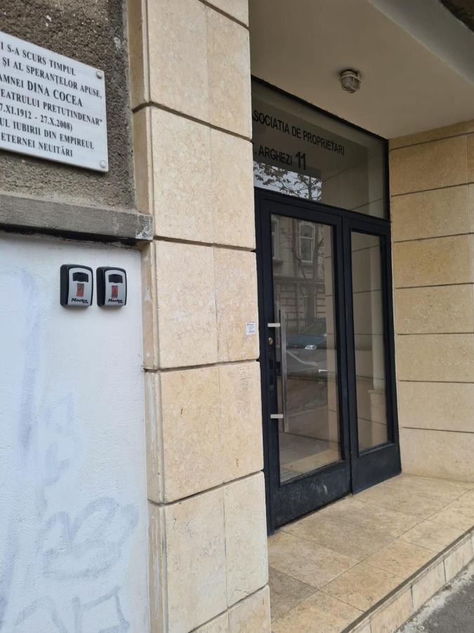 Central Arghezi Art Deco Apartment Piata Universitatii Bucharest Luaran gambar